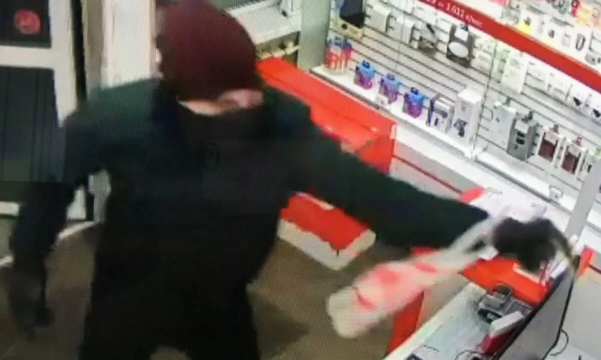 Попали перцовым баллончиком
