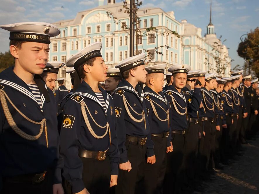 Военное морское образование. Нахимовское военное училище в Санкт-Петербурге. Санкт Петербургское военно Морское Нахимовское училище. Курсанты Нахимовского училища Санкт-Петербург. Военно Морское училище Нахимова СПБ.