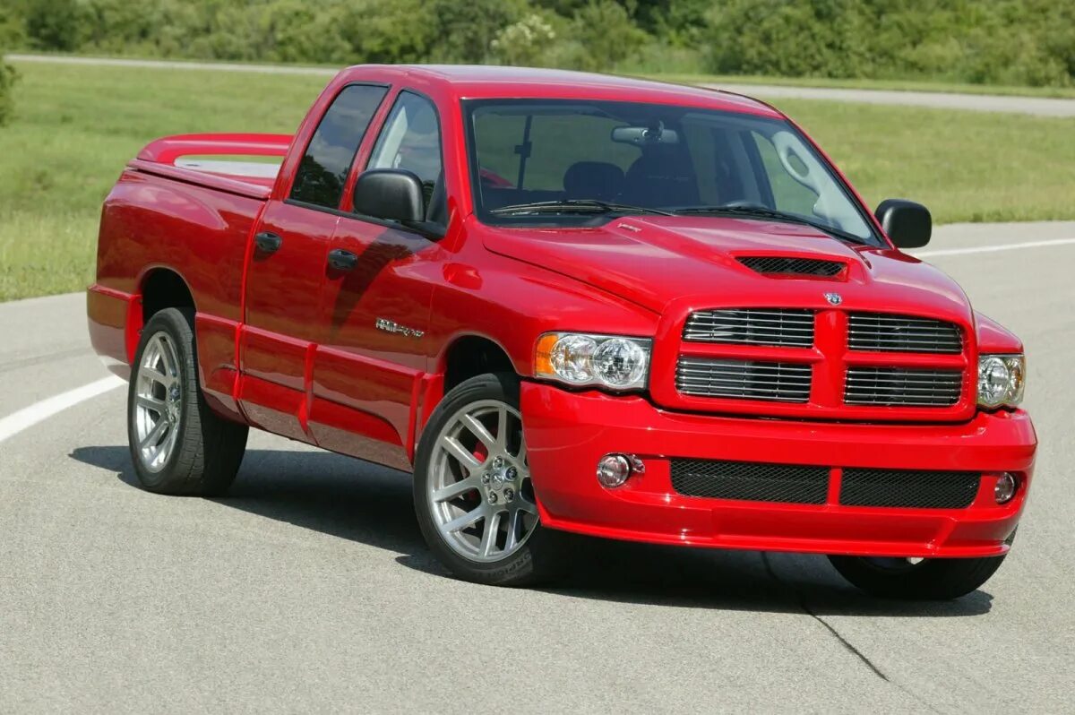 Додж рам поколения. Dodge Ram srt 10 2005. Dodge Ram srt-10. Dodge Ram srt-10 2004. Додж Рэм 2005.