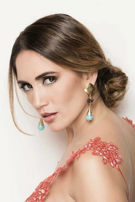 айлин эйлин. эйлин абад фото. Eileen українська співачка. айлин абад. айгудь айлин.