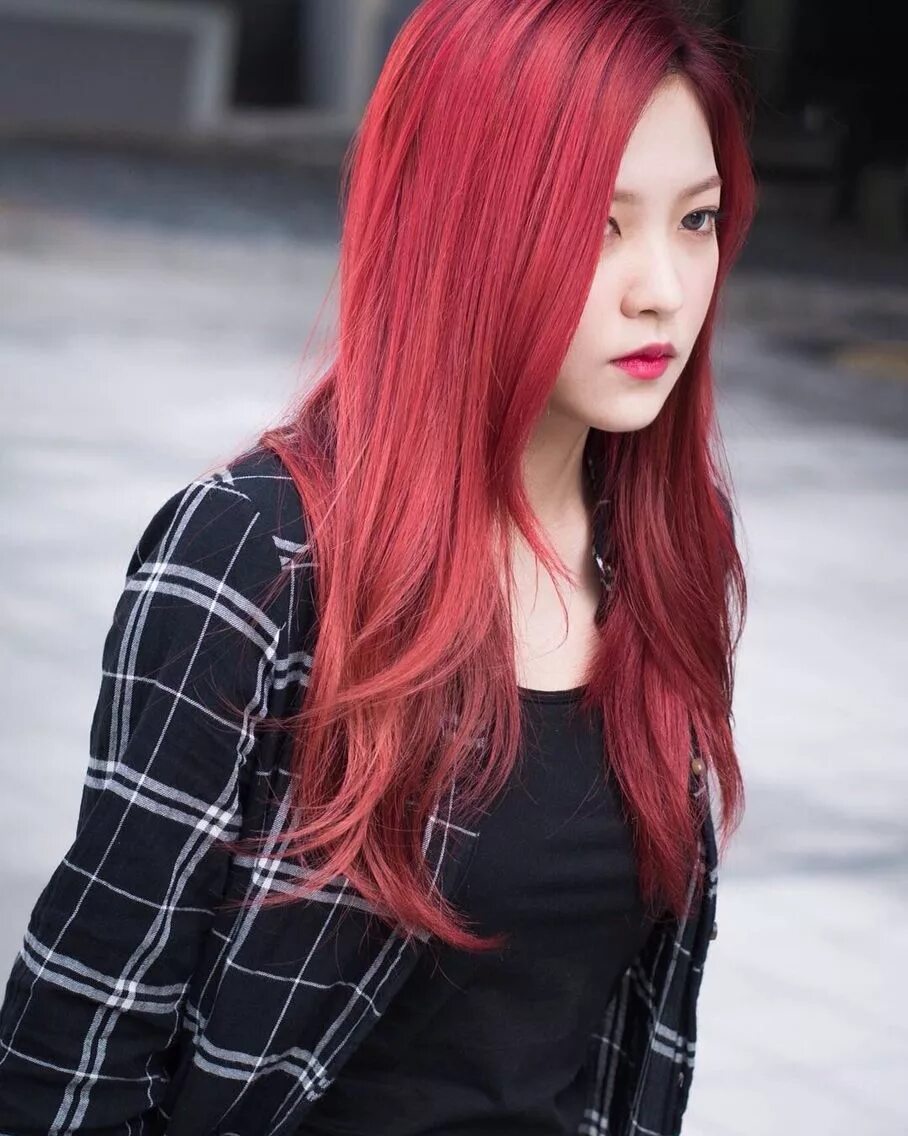 Красные волосы мамы. Пейтон с красными волосами. Red Velvet окрашивание. Цвет волос ред вельвет. Красный цвет волос.