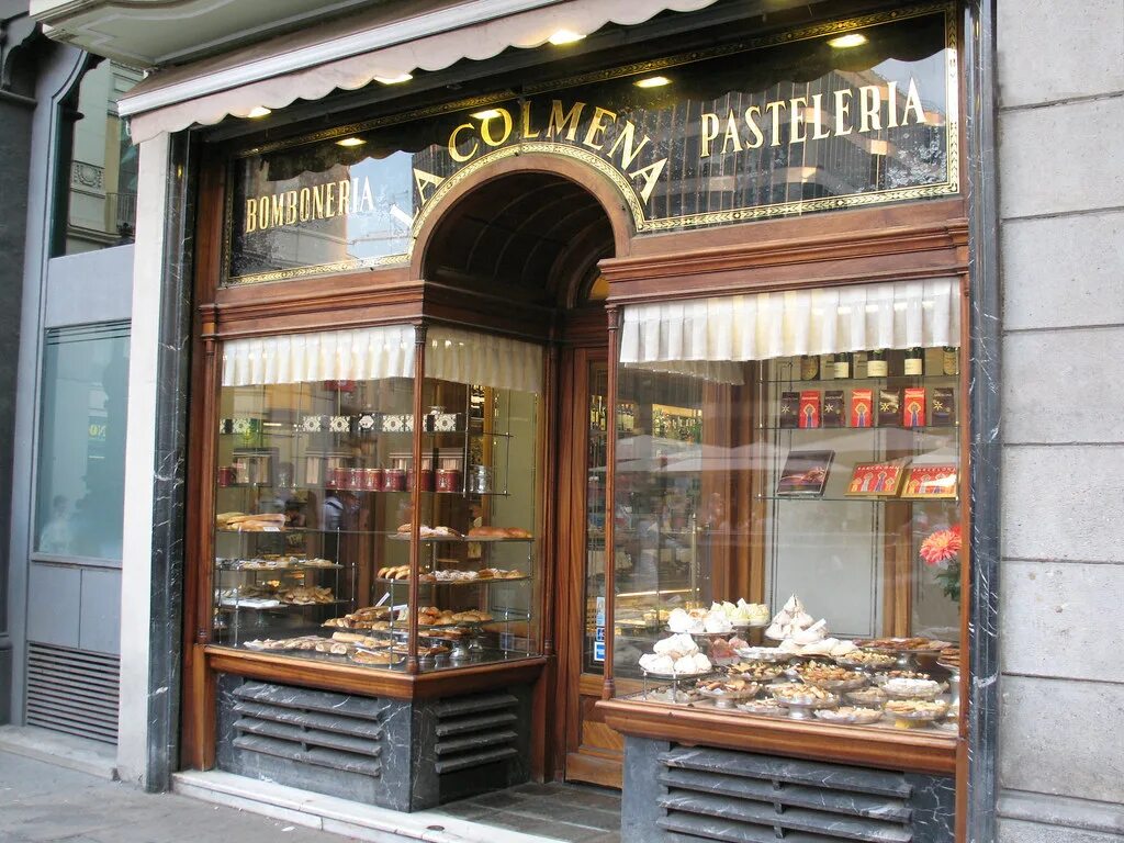 Витрина кафе Франция 19 век. Хлеб насущный витрины. Витрина булочной. Витрина кондитерского магазина.
