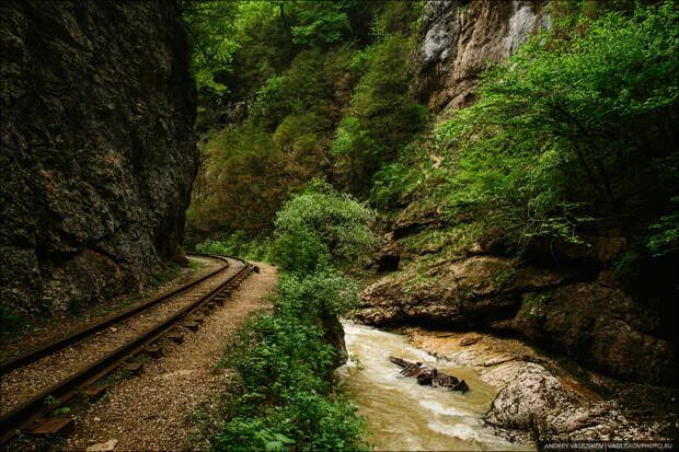 Дорога в мезмай фото Гуамское ущелье расписание паровозика 2024