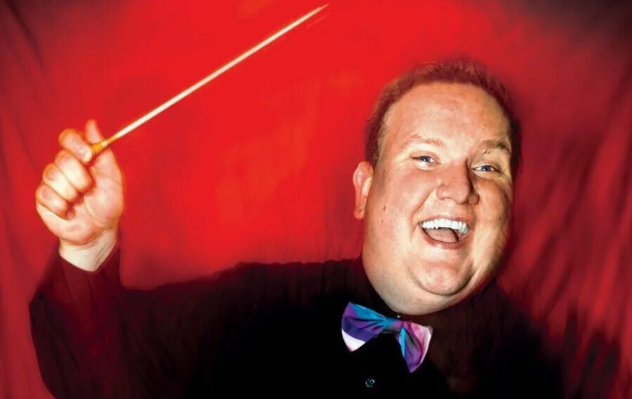 Танцующий дирижер. Владимир вяткин дирижеры. Хетаг тедеев дирижер. Фабио мастранжело безумные танцы. Дирижер и оркестр.