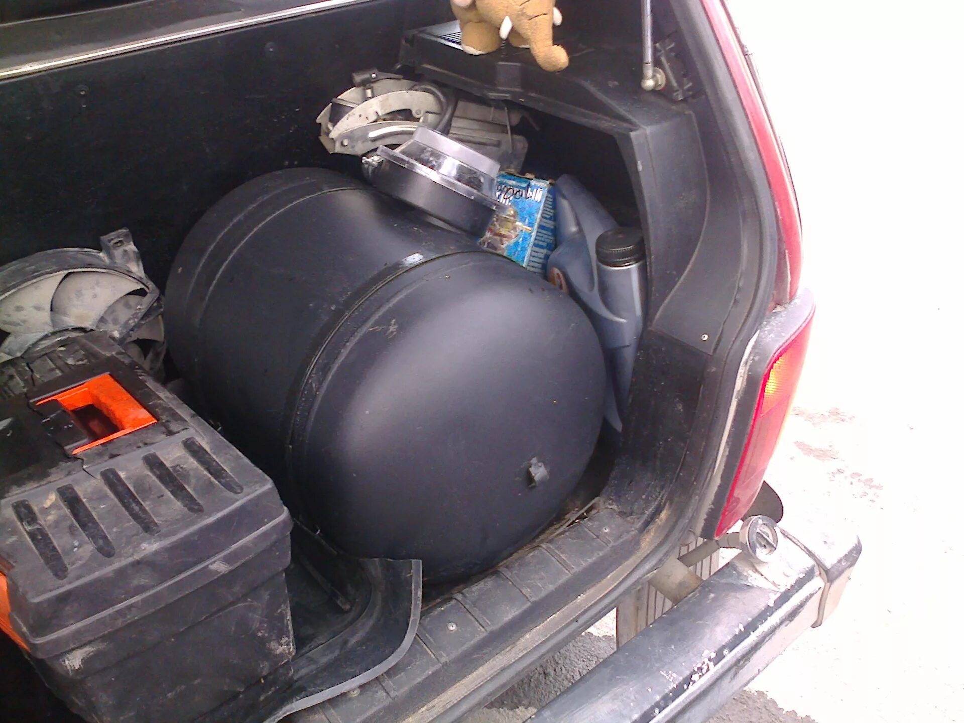 Шевроле эпика гбо. Баллон под гбо. Баллон под запаску гбо 42. Гбо евро 2 баллон под запаску. Гбо балон под запаску 50 л.