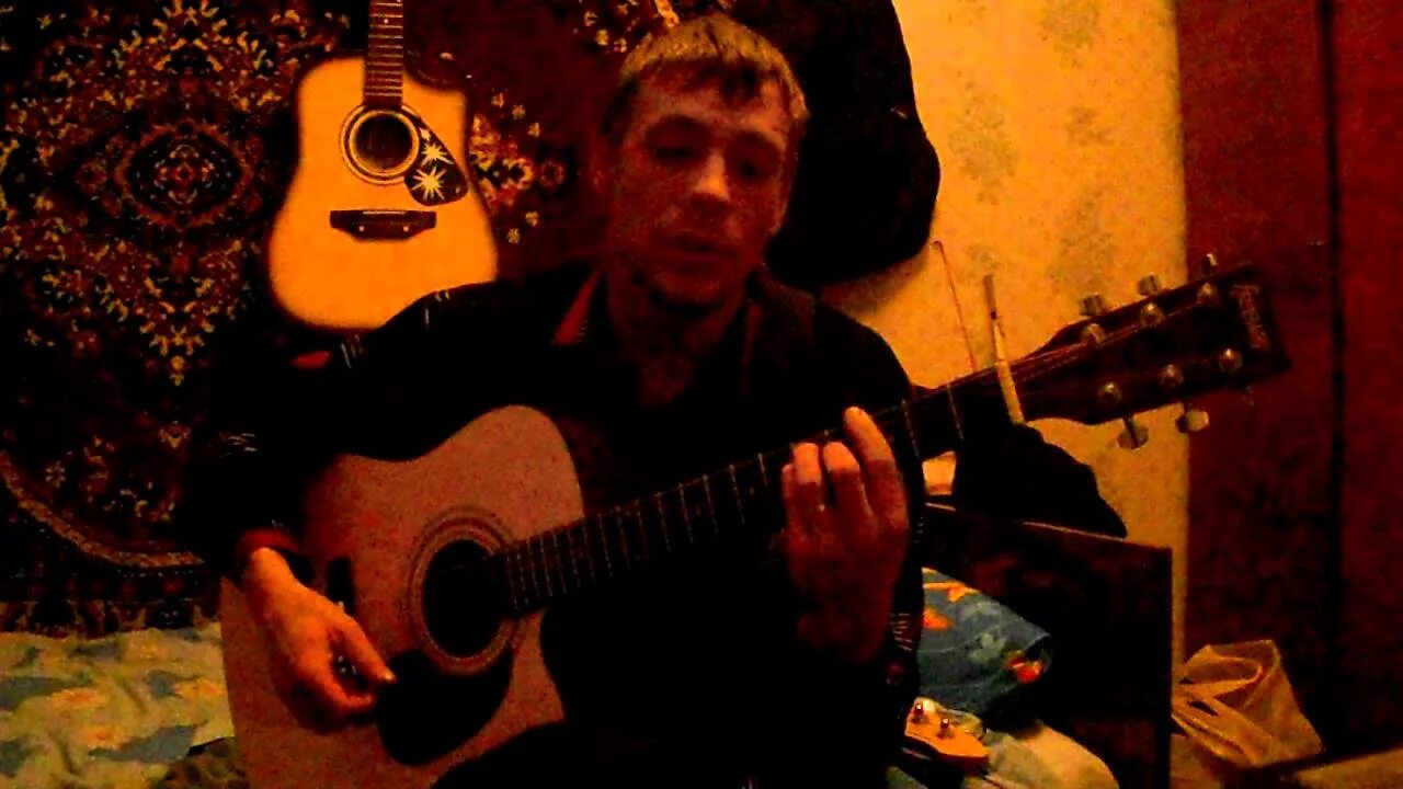 Звени бубенчик мой звени гитара. Текст песни шут и королева. Звени бубенчик шута напевы. Звени бубенчик шута напевы. Звени бубенчик мой звени гитара.