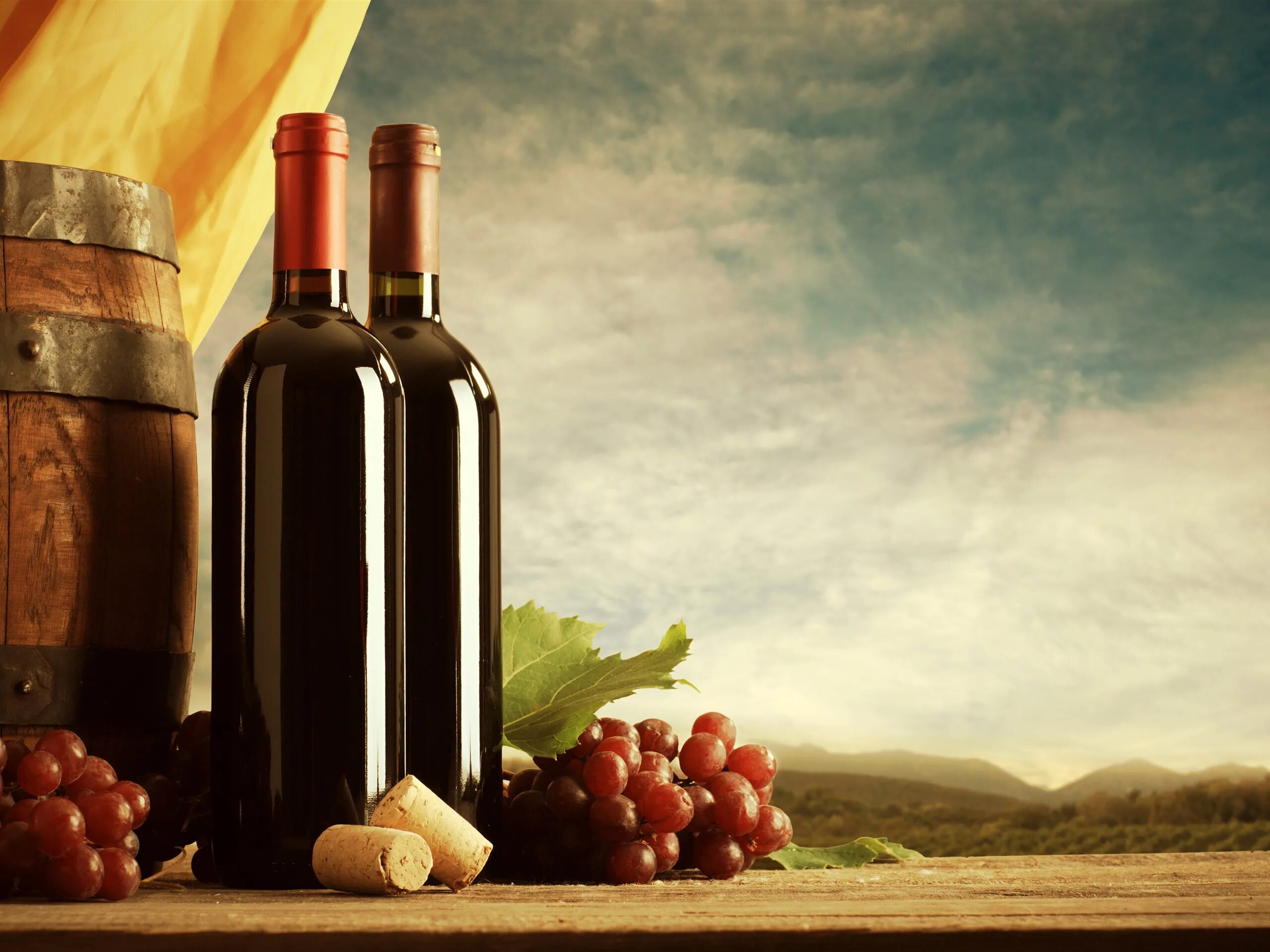 Розовый виноград вино. Шато Андре винодельня. Вино и виноград. Бутылка вина. Красивая бутылка вина.