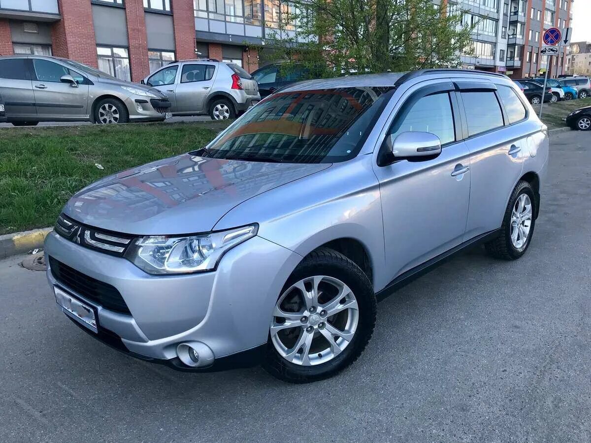 Аутлендер купить бу в россии. Mitsubishi Outlander III 2012. Mitsubishi Outlander 2012. Mitsubishi Outlander III (2012-2015). Mitsubishi Outlander 2.4 2012.