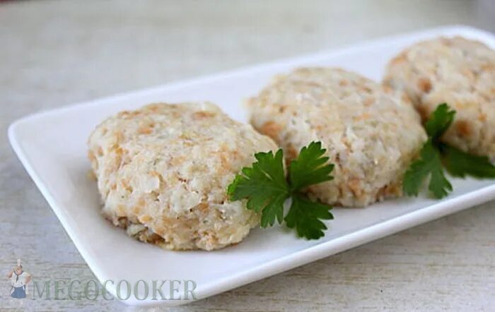 Биточки из манной каши. Манные биточки фото. Манные биточки с киселем. Котлеты из манной каши. Биточки из манной крупы.