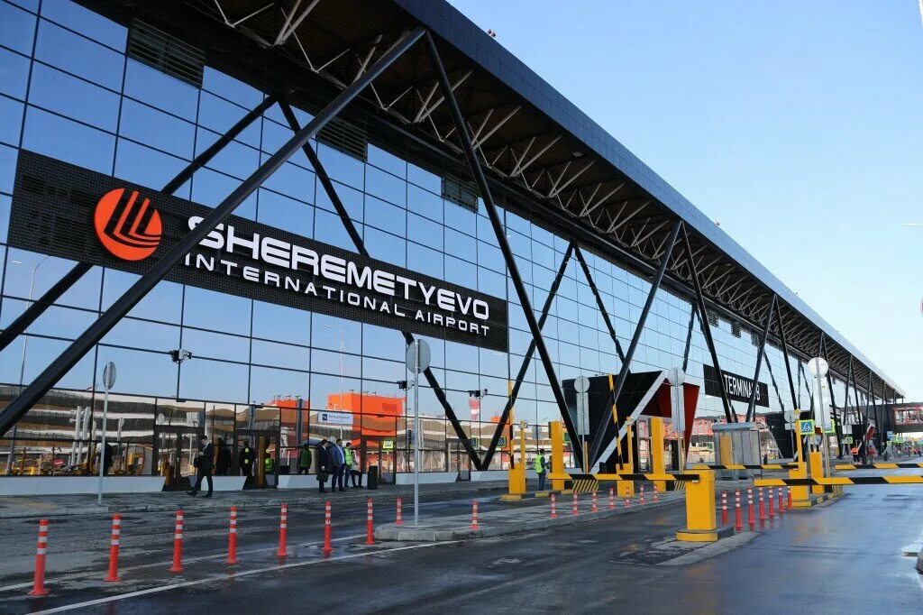 Класс аэропорта шереметьево. Международный аэропорт шереметьево. международный аэропорт шереметьево, терминал b. аэропорт в москве шереметьево b. аэропорт шереметьево снаружи.