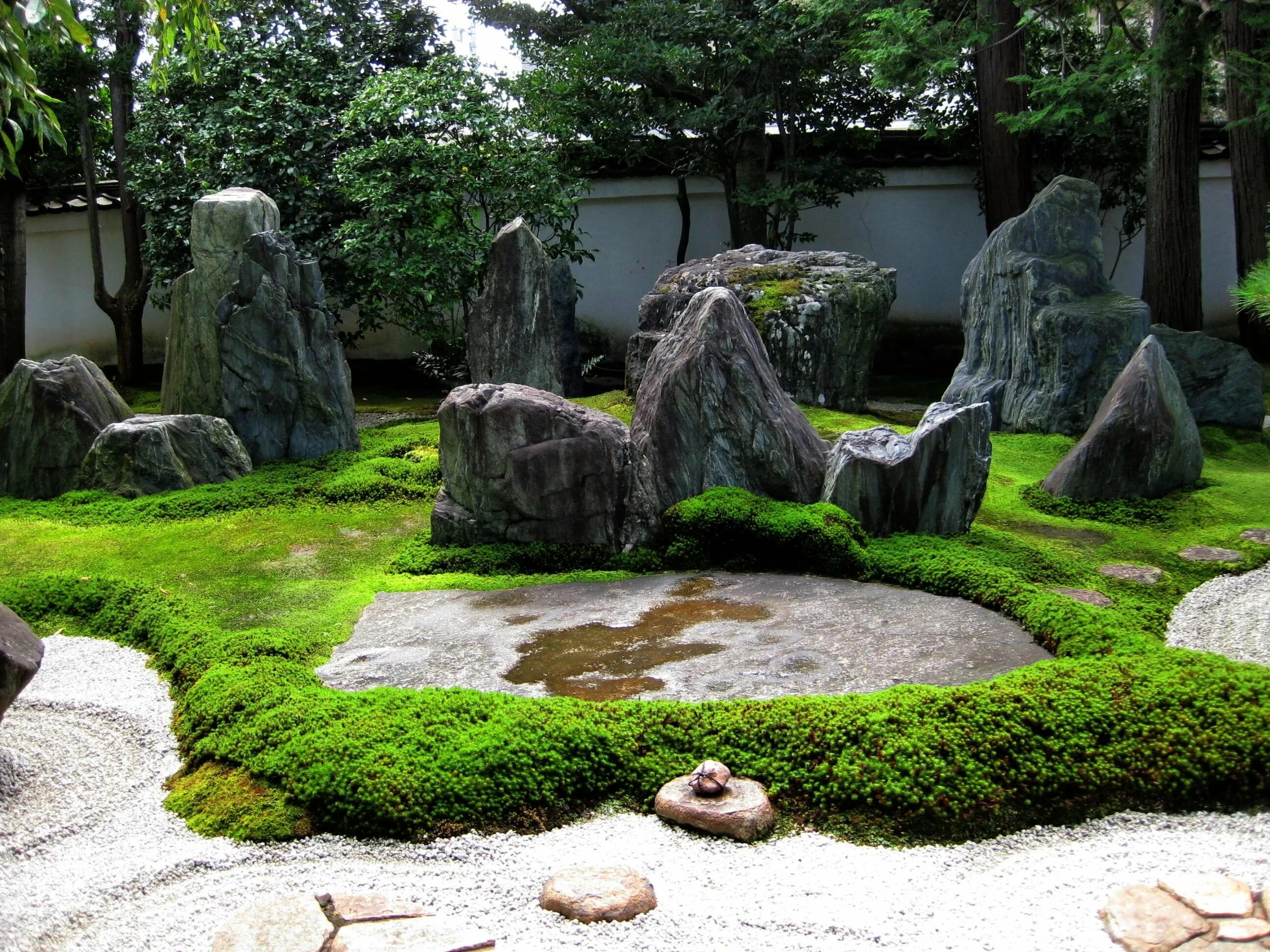 Ландшафтные памятники россии. Каменный сад японский сад. Парк камней в Киото. Рокарий сад бонсай Южная Корея. Японские ворота Тирии дзен сад.