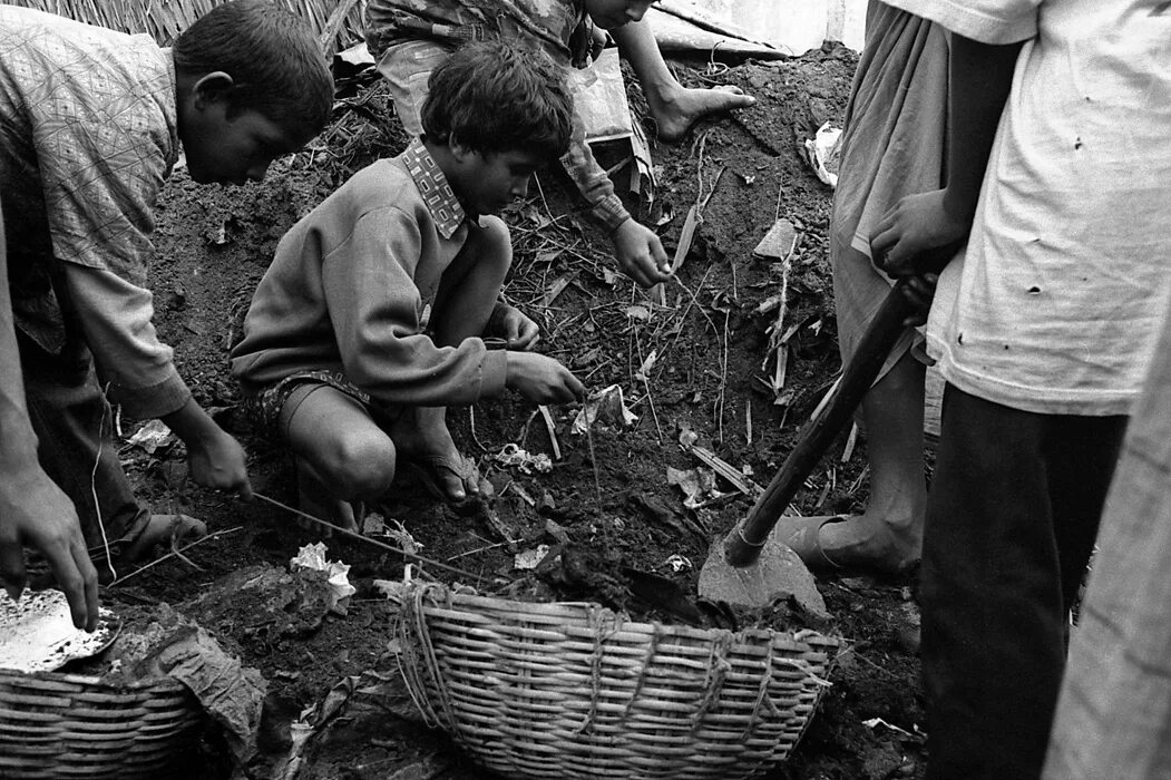 тяжелый труд детей. эксплуатация детского труда. эксплуатация детского труда. детский труд в индии. детский труд бангладеш.