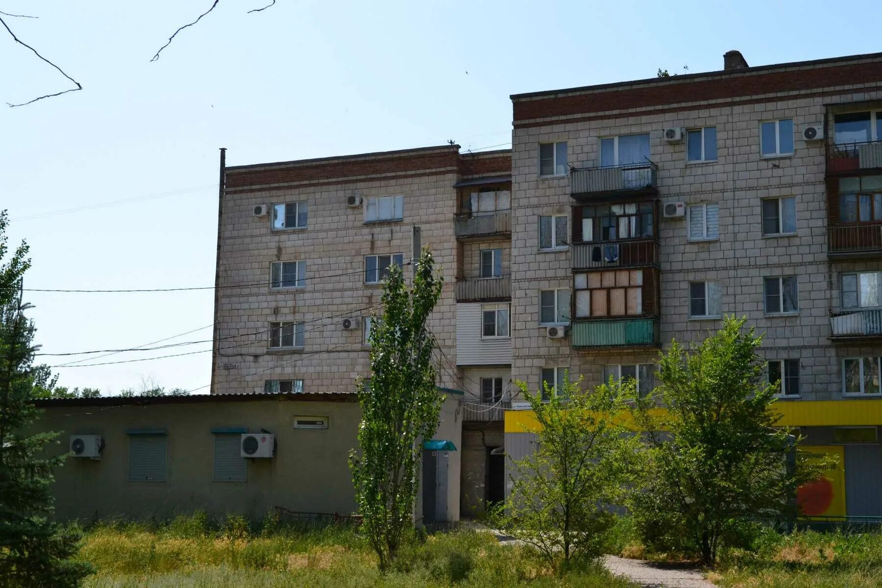 Новый мир горького волжский. Горького 35 волжский на карте. Кожвендиспансер волжский. Горького 27 волжский. Улица горького волжский.