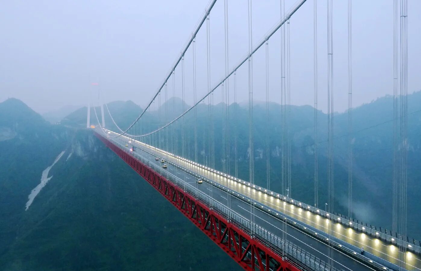 Самый длинный пост. Мост айчжай Китай. Дорога Пекин Пакистан. Трасса Пекин Шанхай. Подвесной мост айчжай, Китай.