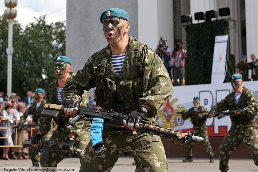 Десантники спецназ. Дикий десантник Асхаб. Форма спецназа. ВДВ. Спецназовец ВДВ.