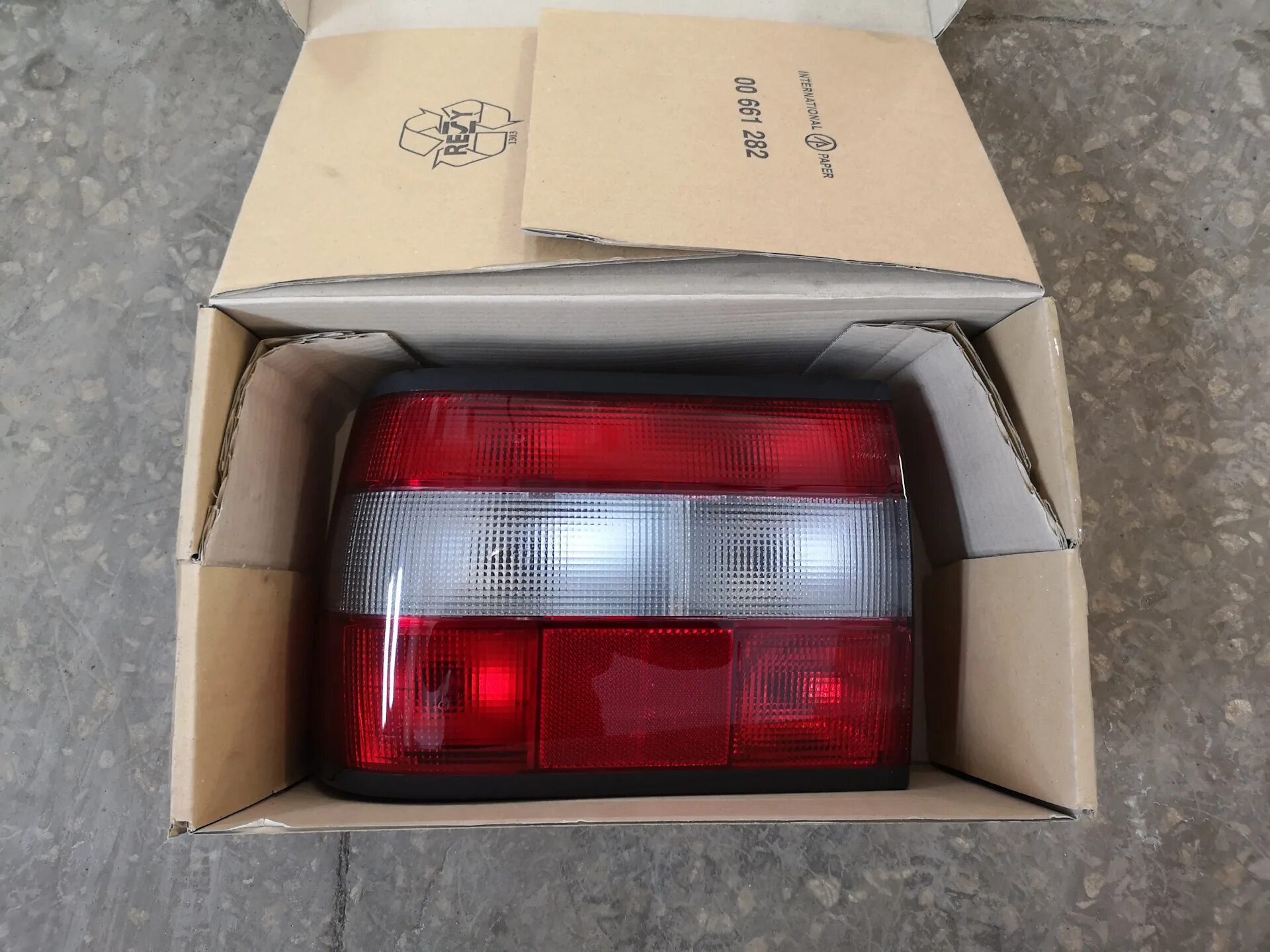 Задний аналог. Volvo 850 r задние фонари. volvo 440 задний фонарь. вольво 440 сзади. рестовая оптика задняя вольво 850.