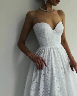 Пышное платье на бретельках