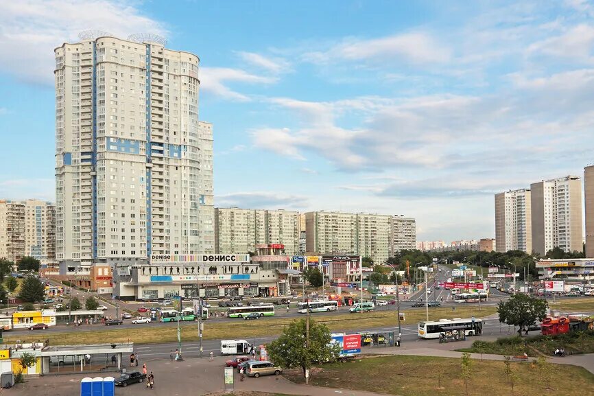 Работа на юго западной. Юго западная. юго-западная около метро. жилой комплекс у станции метро юго-западная. дом на юго западной у метро.