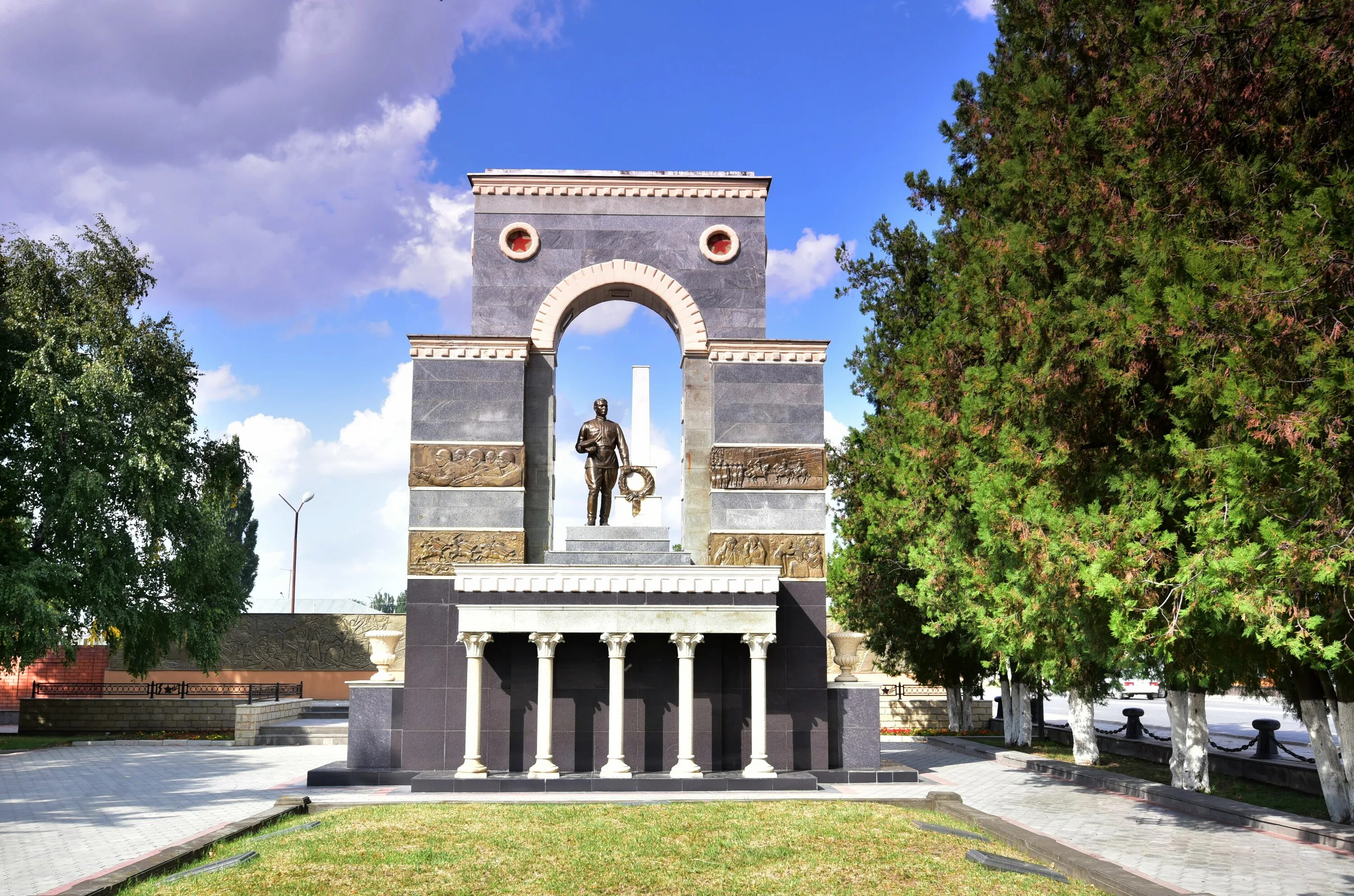 Черкесск регион. Монумент Черкесск. Черкесск 1825. Площадь Кирова Черкесск. Центральная площадь Черкесск.