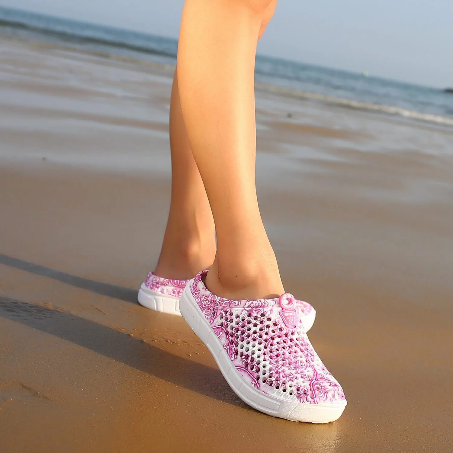 Пляжная обувь женская. Обувь летняя пляжная. Тапочки летние. Летняя обувь для женщин. Легкая летняя обувь