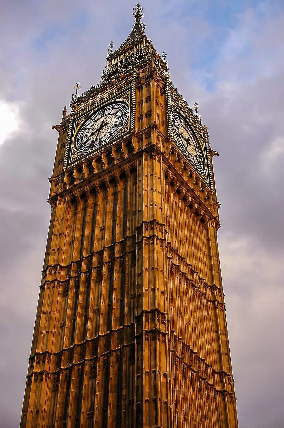Биг башня в лондоне. Биг-Бен (башня Елизаветы). Лондонская башня Биг Бен. Великобритания часы Биг Бен. Часовая башня Биг Бен.