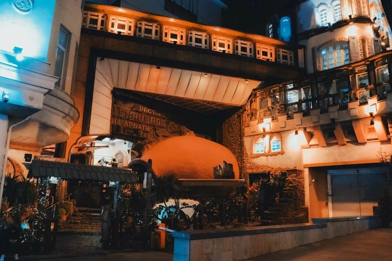 Генацвале новый арбат 11. Грузинский ресторан в москве на арбате генацвале. Грузинский ресторан на арбате генацвале. Грузинский ресторан на арбате генацвале. Генацвале на спортивной фото.