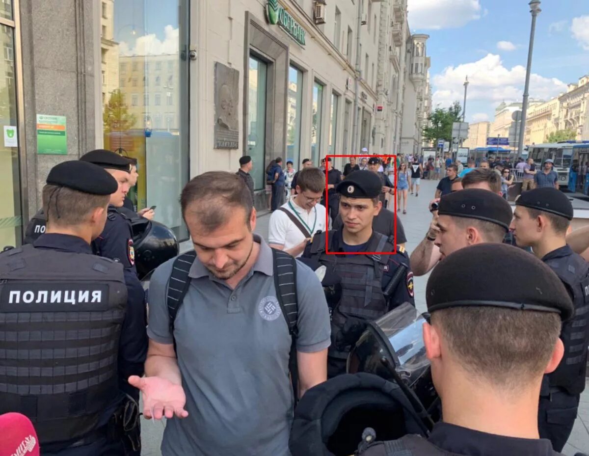 Митинги в Москве сейчас. Несанкционированный митинг 27 июля 2019. Митинги в Москве полиция автозак. Митинг в Москве сегодня.