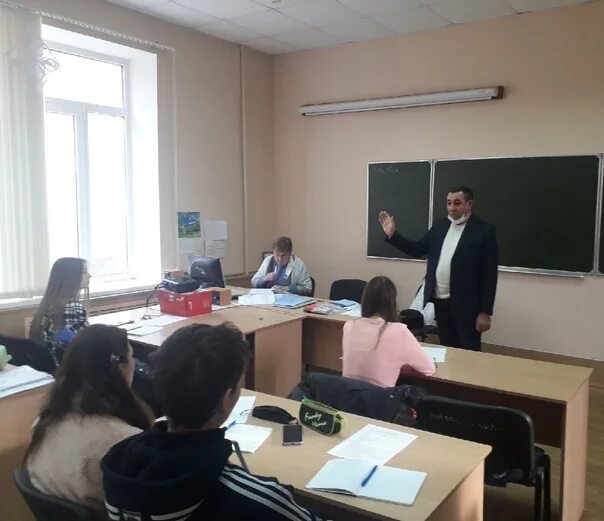 Бахурцев. Атсп. 4 п групп. Фото учителей с львом обрамычем донинтех батайска. В2 п2а табличка.