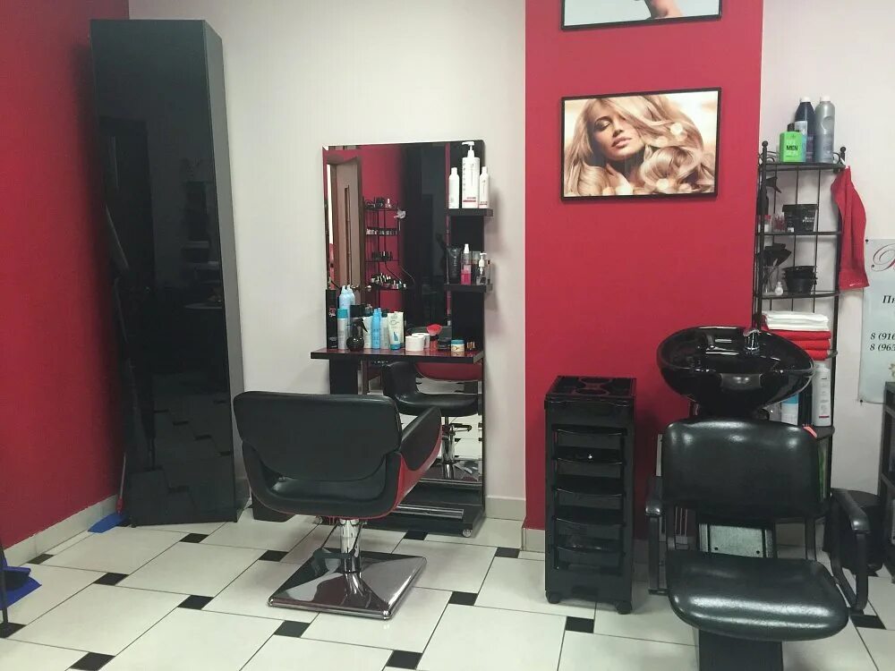 лучшие салоны красоты. девушка в парикмахерской. персона салон красоты тобольск 9 мкр. парикмахерская в 4 микрорайоне тобольск. парикмахерская без записи.