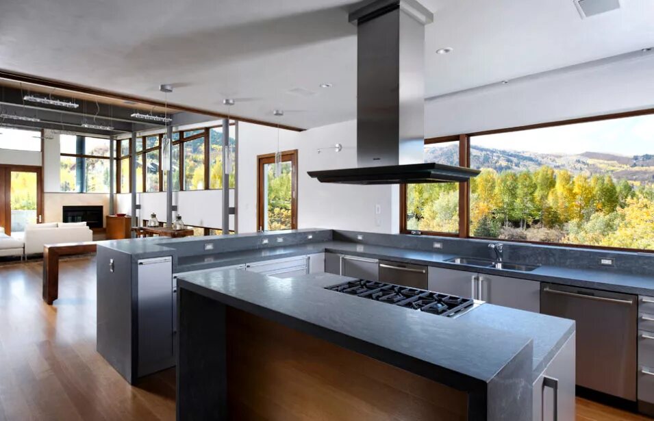 вытяжка на кухне в частном доме. вытяжка над кухонным островом. кухни с островком в стиле прованс. вытяжка gutmann 68w1400a. вытяжка рядом с окном на кухне.