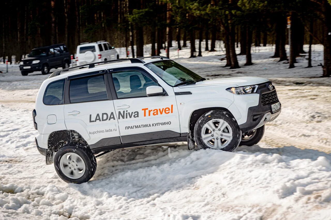 Chevrolet niva. Нива шевроле 4 на 4. Что лучше шевроле или тревел. Gf 826 travel. Niva legend и niva travel.