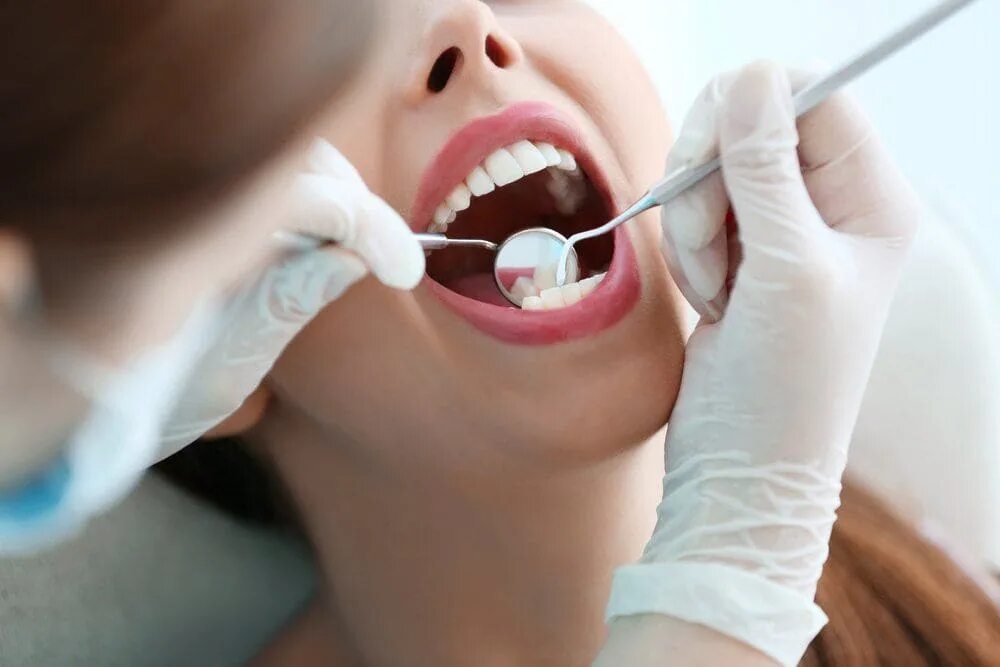 Стоматологическая патология. Терапия ротовой полости. Осмотр полости рта у стоматолога. Полость рта стоматология.