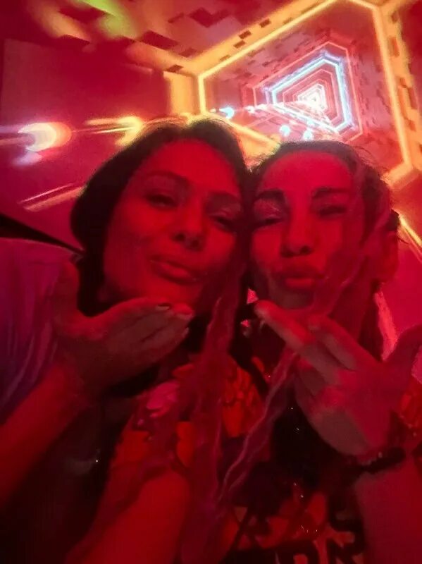 как пользоваться rave с друзьями. рейв танец ногами. лена рейв. лена рейв. лена рейв.