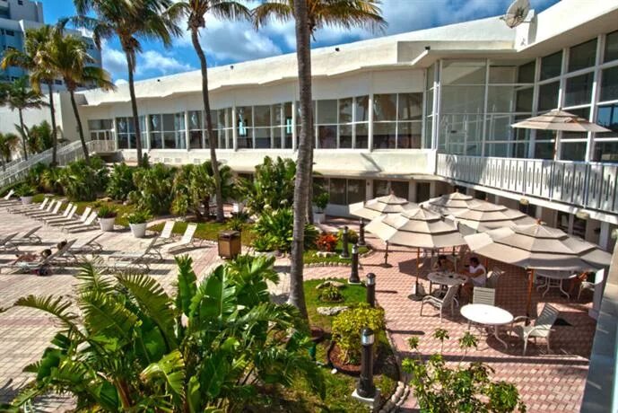 Гоу бич. Deauville Beach Resort. Отель Deauville Beach Resort. Заброшенный Deauville Beach Resort. Deauville Resort Miami внутри.