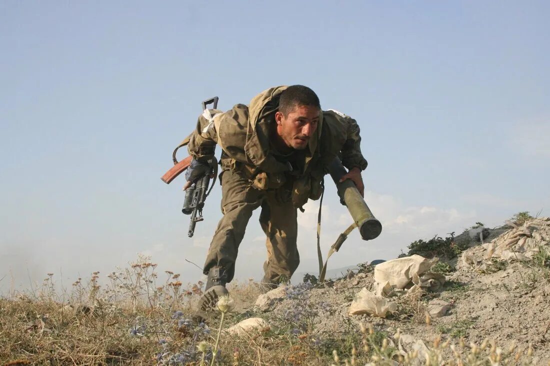 Уставшим от войны. Ополченцы Южная Осетия 2008. Раненый русский солдат.