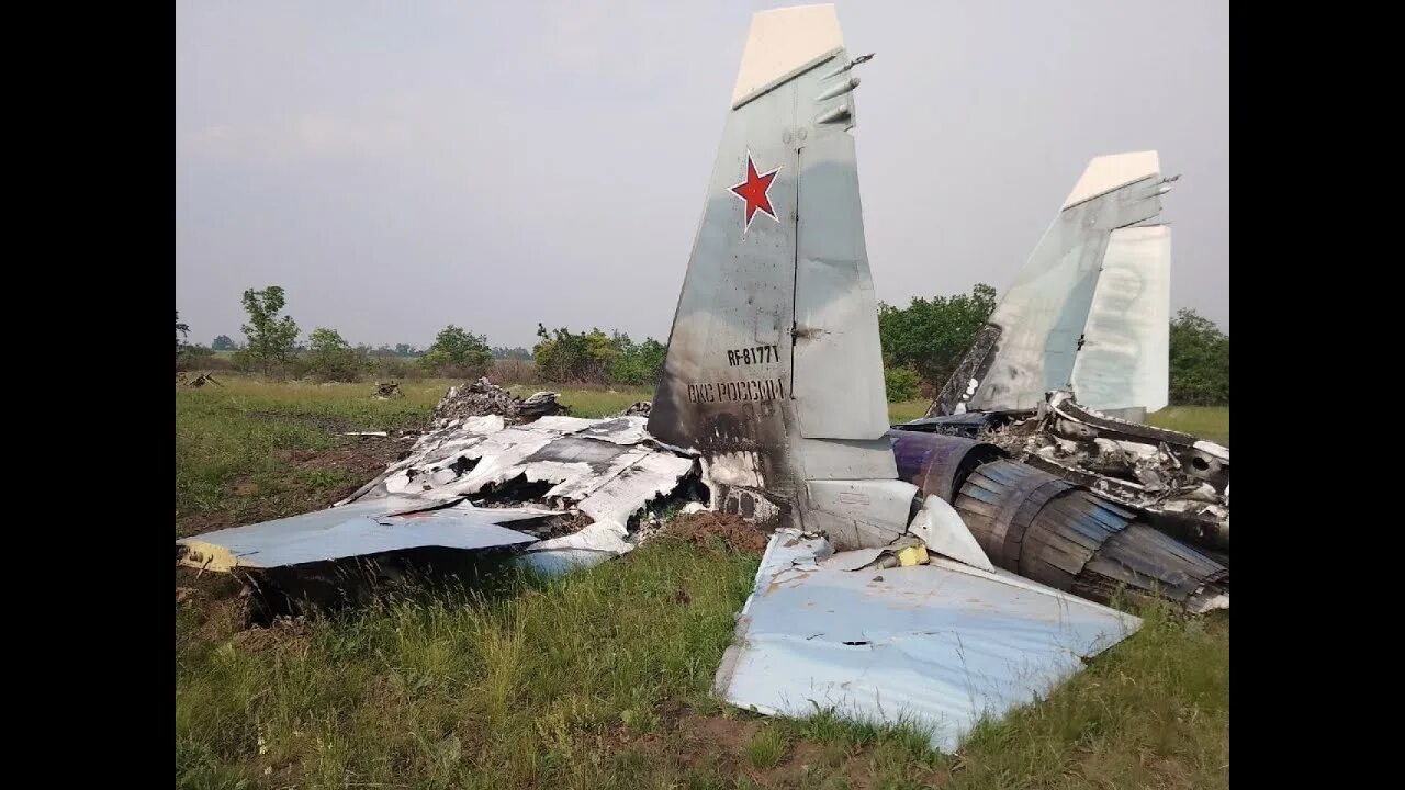 Воздушный бой над киевом. Су-25 в афганистане. Подбитый самолет в воздухе. Сбивают самолеты видео. Сбивают самолеты видео.