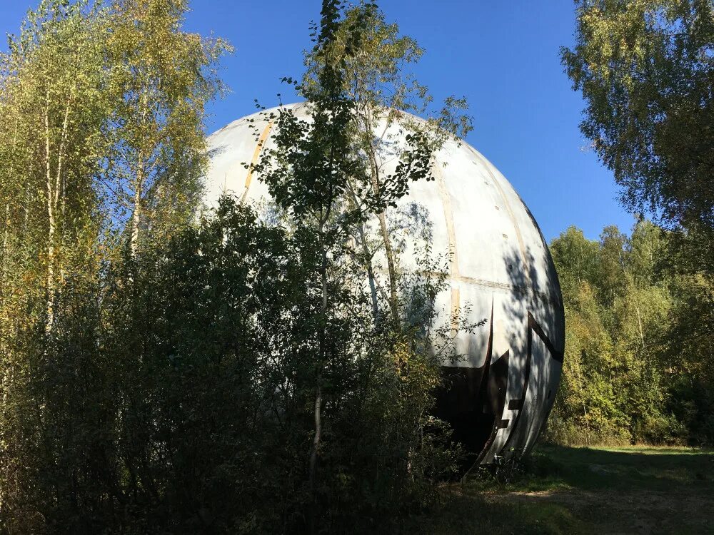 Шаров дубна. Шар купол Дубна. Мистический шар Игнатово. Дубна заброшенный шар. Руины шара Дубна.