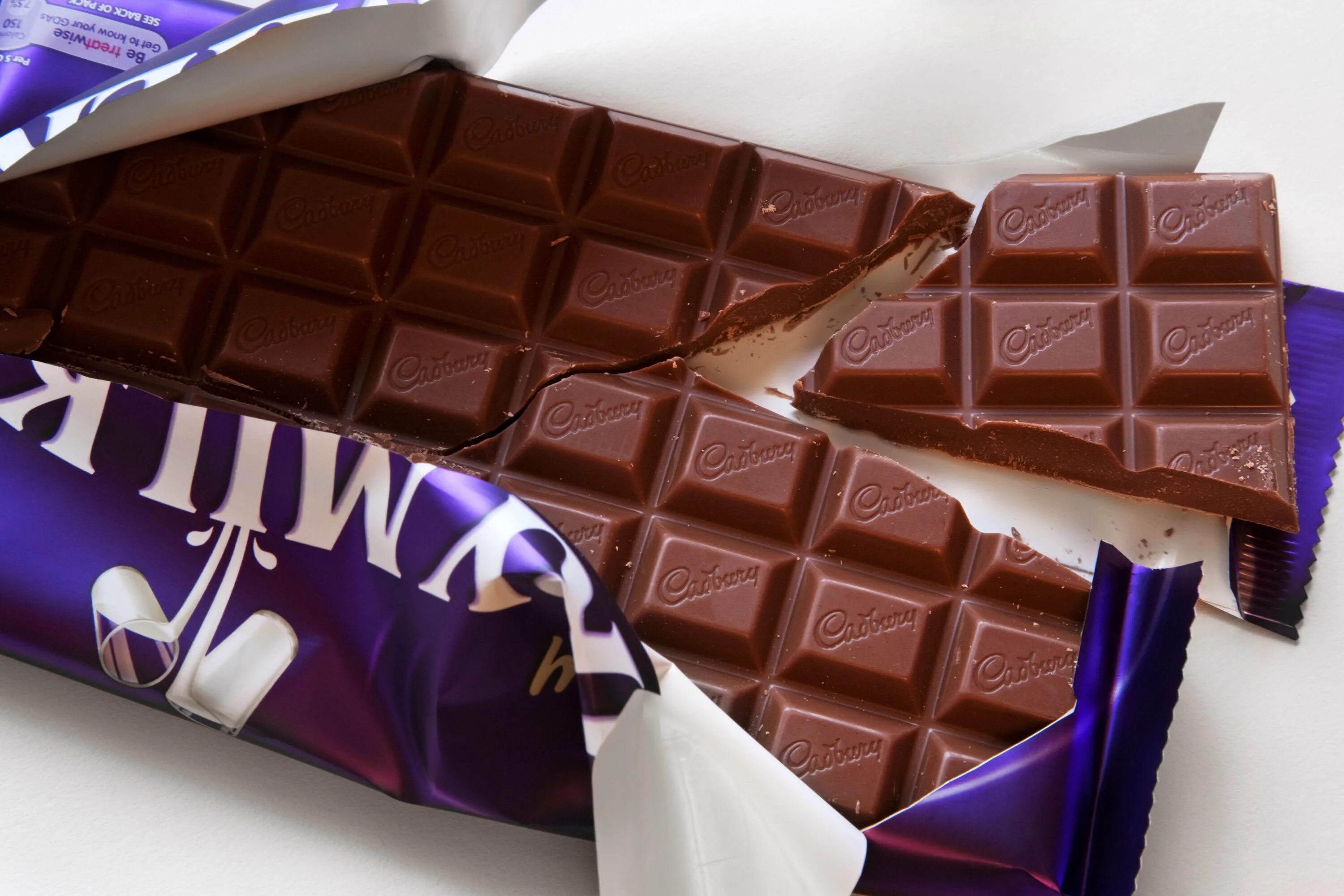 Bar of chocolate. Cadbury шоколад. Кэдбери молочный шоколад. Cadbury шоколад 90е. Шоколад Кэдбери английский.