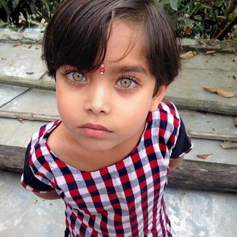 Необычайные глаза. Сестры хитанвир. Необычные глаза. Необычный цвет глаз. Дети с необычными глазами.