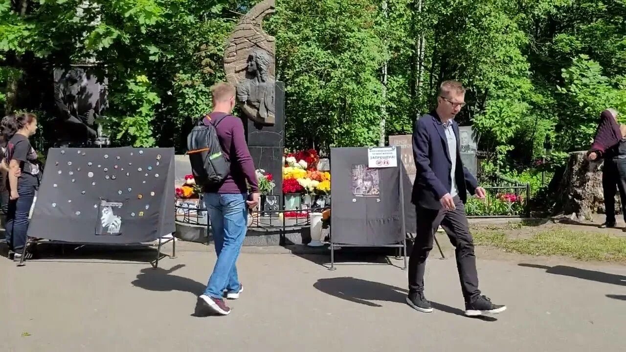 Фото могилы виктора цоя фест.п-ти. Виктора Робертовича Цоя part.2 YouTube