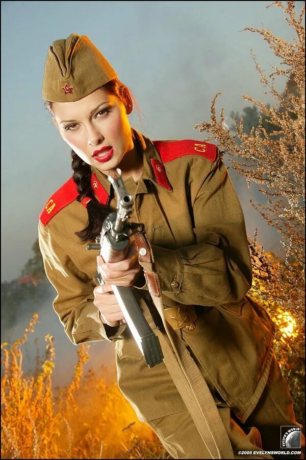 женщины в военной форме. с праздником военнослужащих женщин. с 23 февраля. с 23 февраля. 23 января женщина.