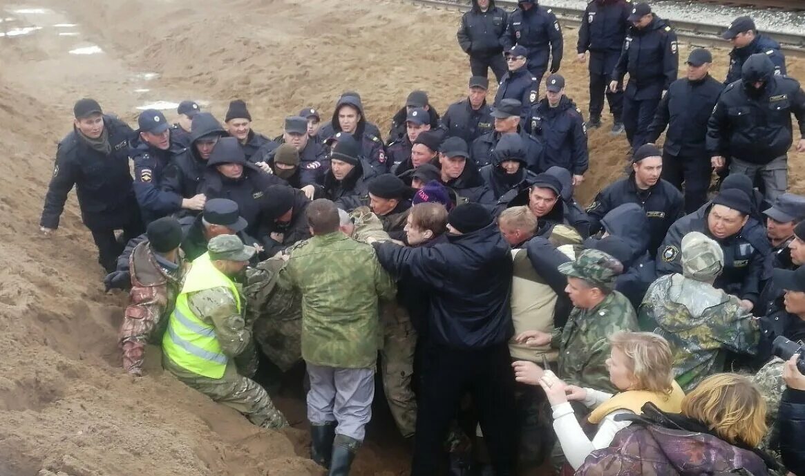 Нападение на лагерь. Шиес протесты. Протесты мусорный полигон.