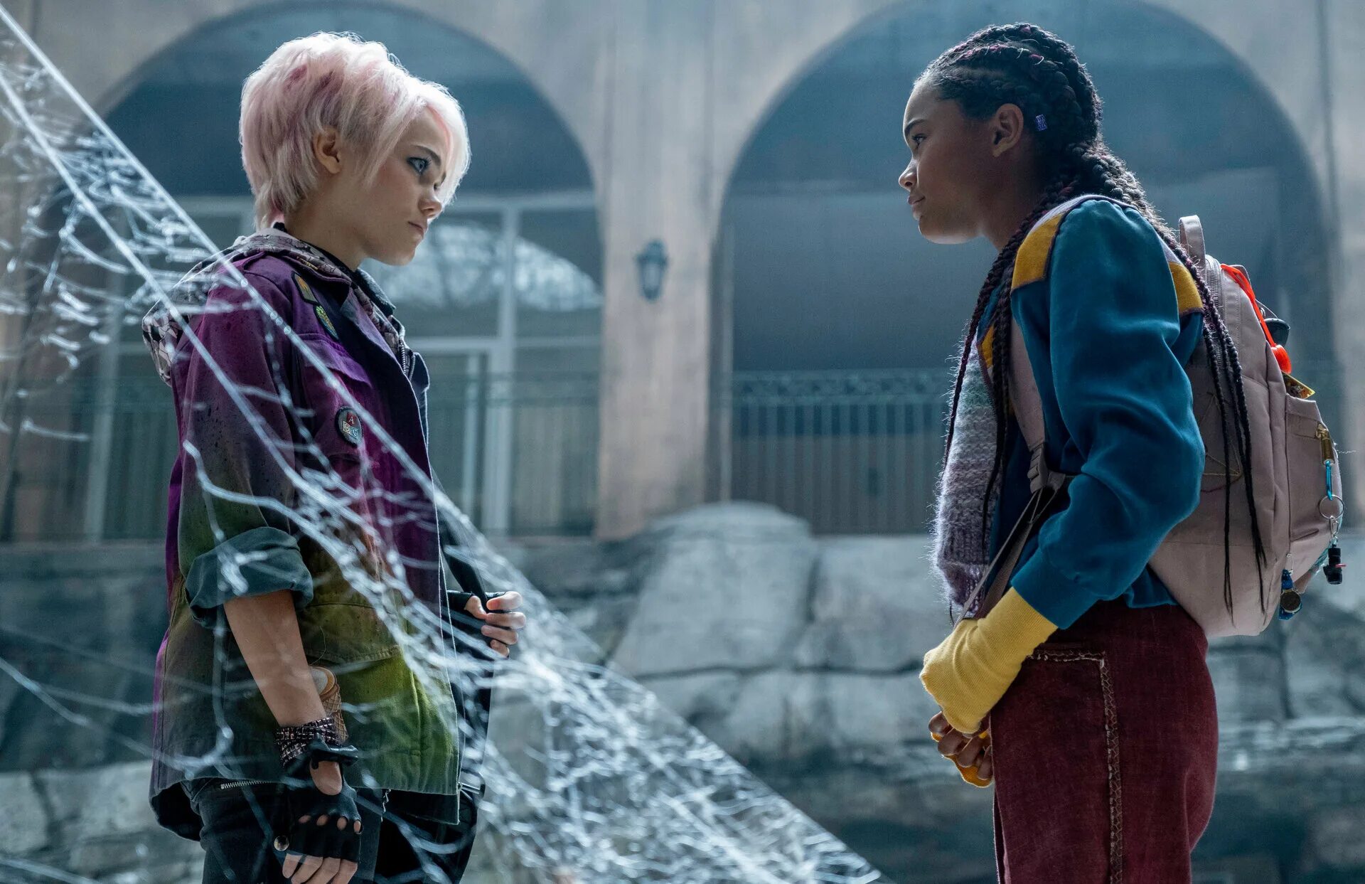 Ловит монстров. Бугимен из руководство для нянь. Том фелтон для нянь. Ловит монстров. Ловит монстров.