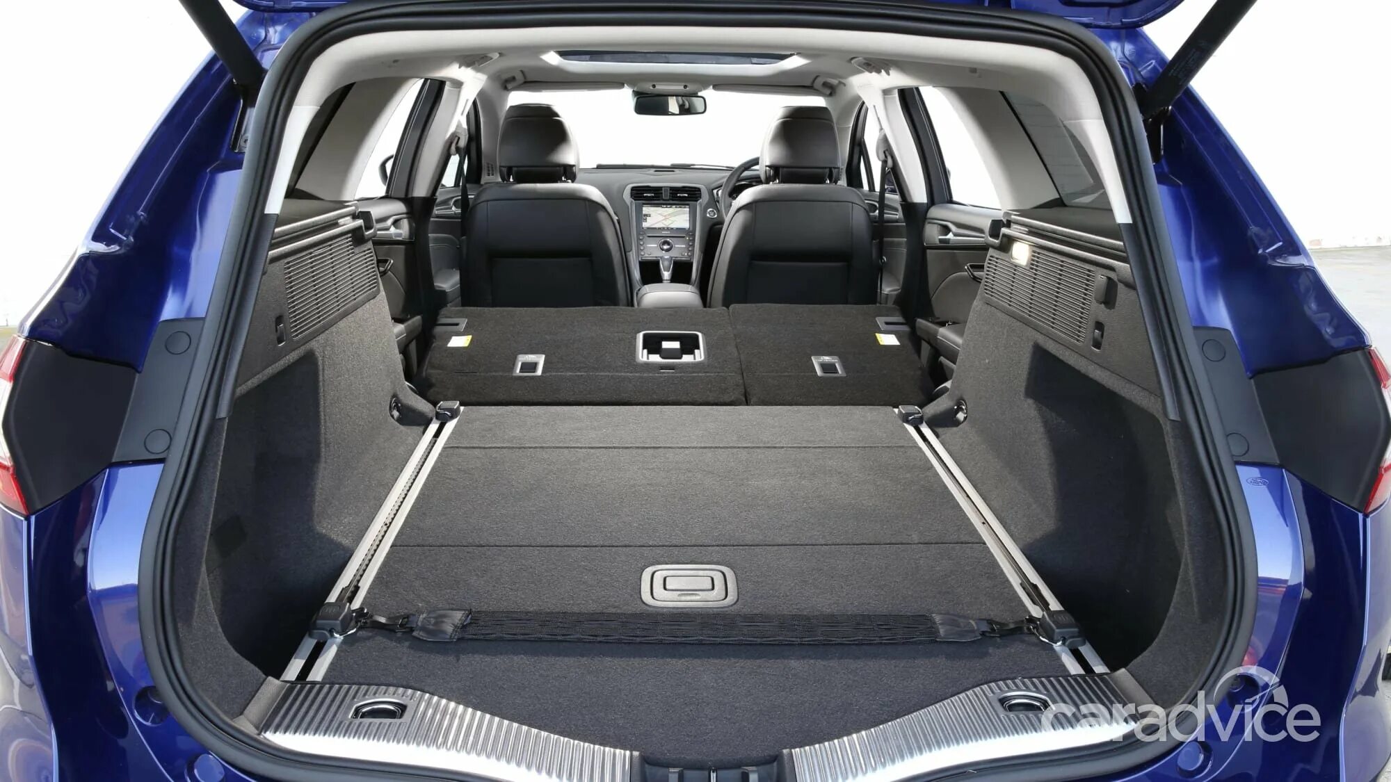 Багажник универсала длина. Ford Mondeo универсал багажник. Ford Mondeo 4 универсал багажник. Ford Mondeo 2015 салон. Форд Мондео 5 багажник.
