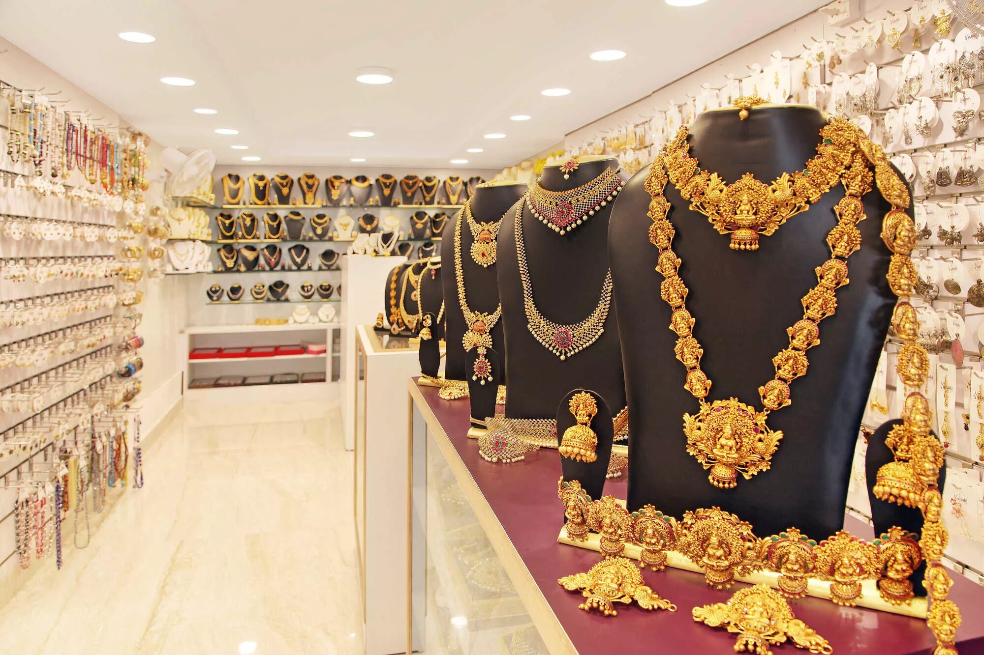 Украшения Раджи. Дубай Молл бижутерия. Gold Jewellery shop. Jeweller's shop. Jeweller s