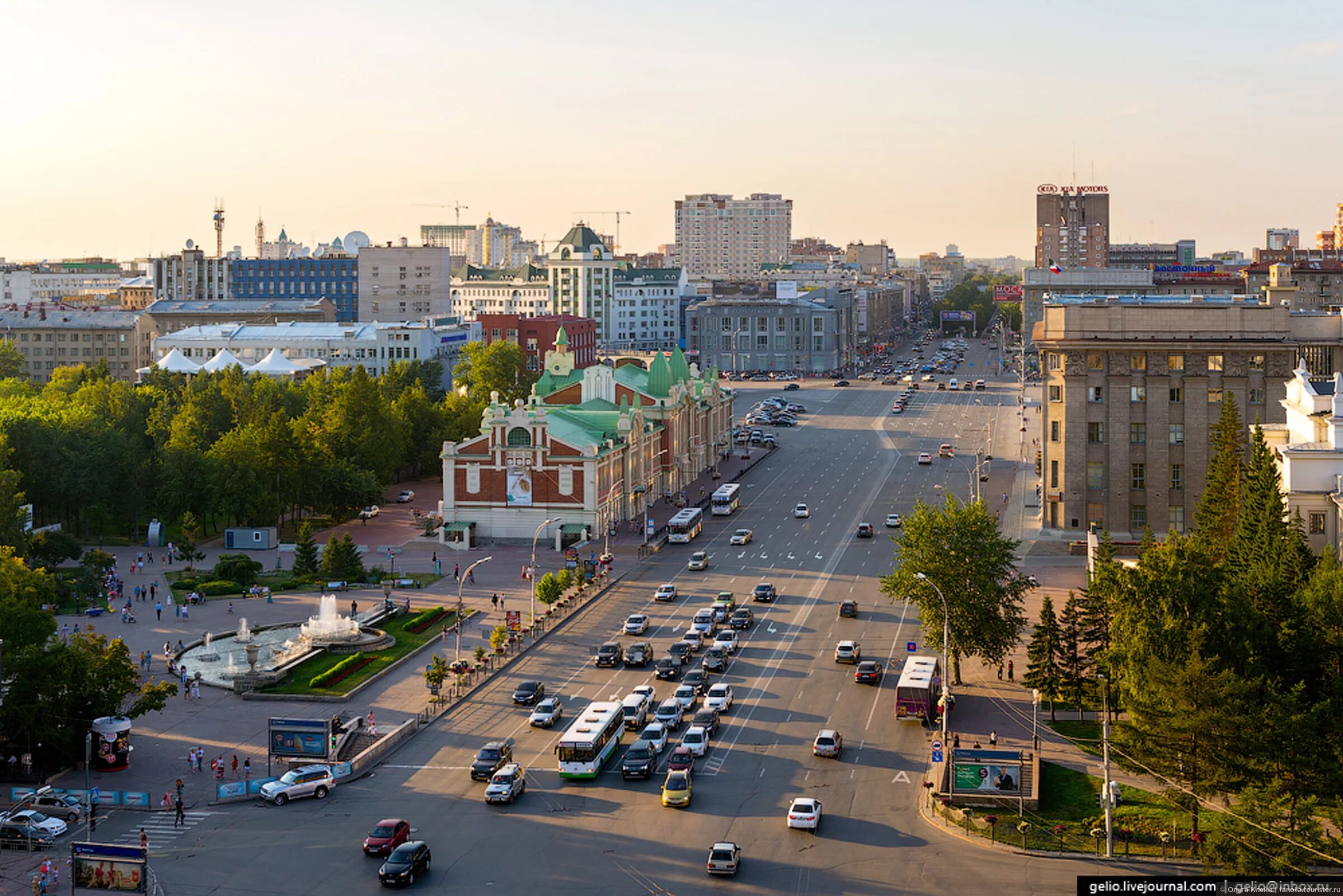 Красный проспект сколько. Улица красный проспект Новосибирск. Новосибирск центр города красный проспект. Самая длинная улица в Новосибирске красный проспект. Красный проспект площадь Ленина Новосибирск.