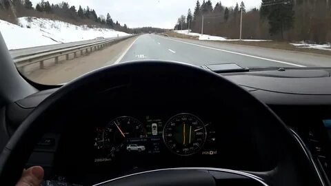 Машина на скорости 300 км ч