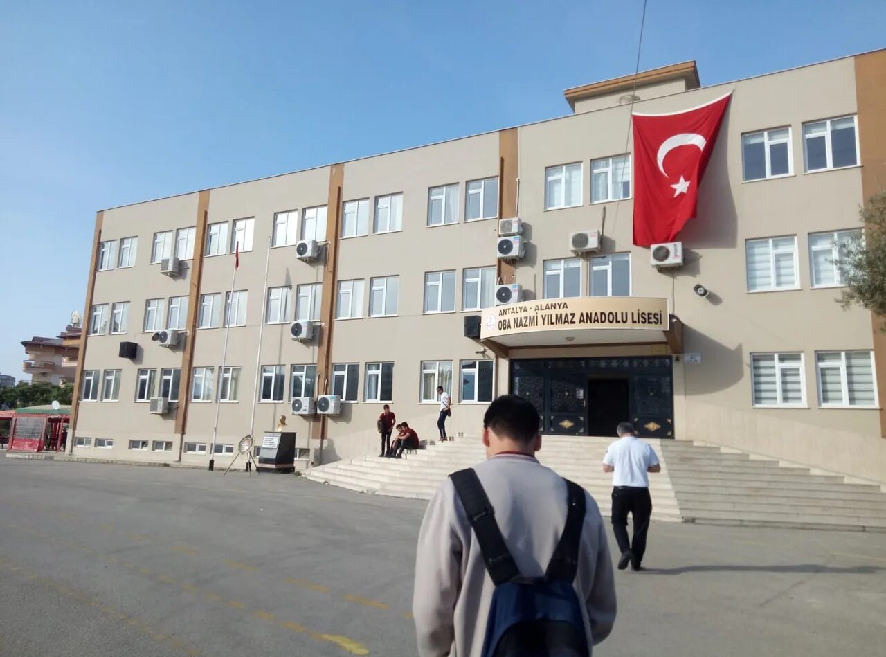 классика м в алании турции. Bahcesehir школа в алании. русская школа в турции в анталии. алания школы. алания школы.