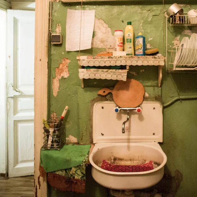 Коммуналка телефон. Старая ванная комната. Советская ванная комната. Советские Ванные комнаты. Ванная комната в Советской квартире.