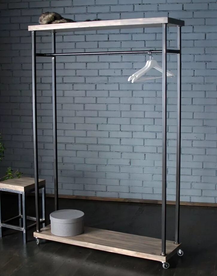 Вешалка напольная дизайнерская. Рейл вешалка для одежды. Вешалка-рейл напольная в стиле лофт. Рейл 50д. Вешалка-рейл напольная в стиле лофт.